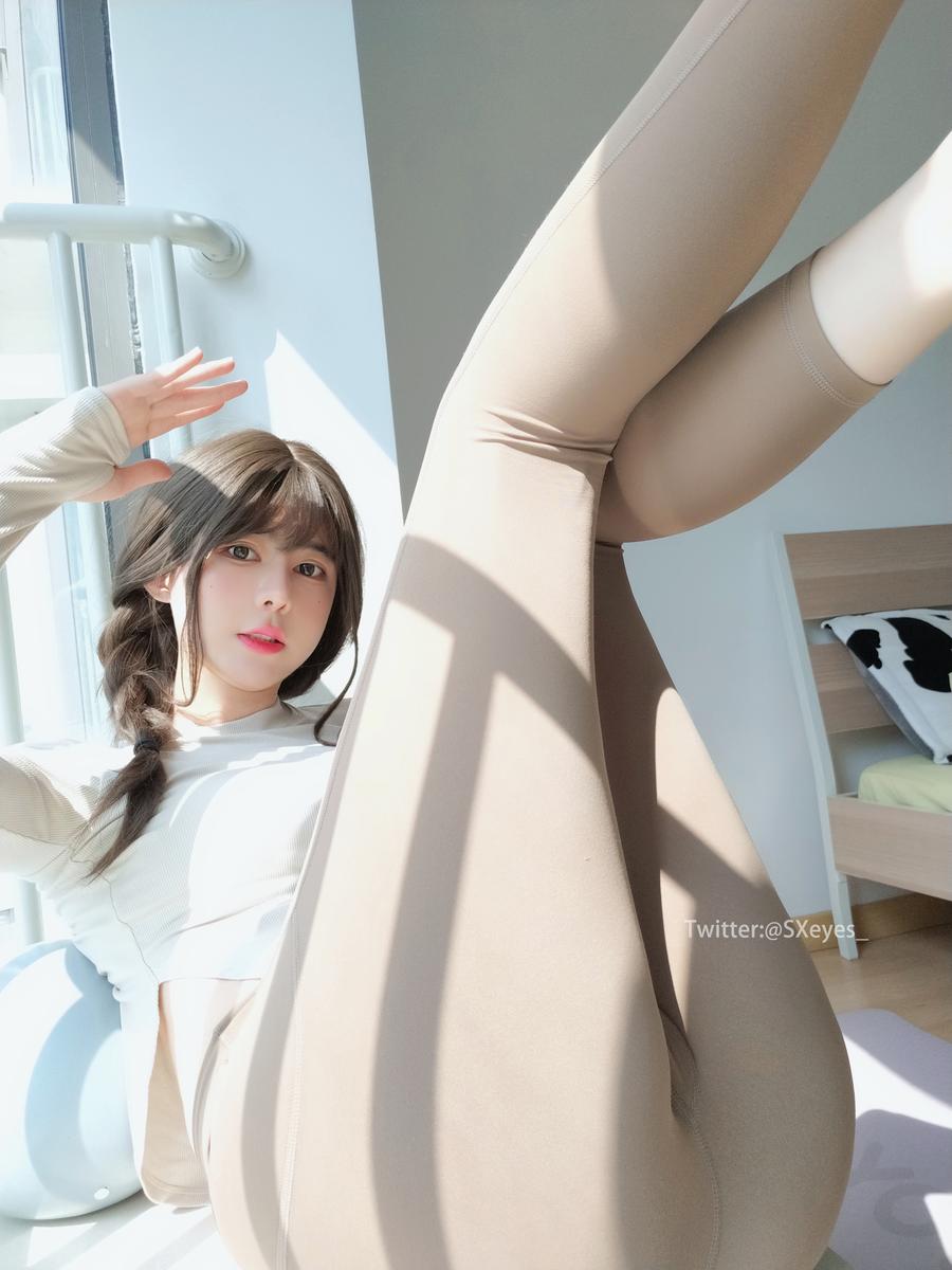 眼酱大魔王w瑜伽服写真图片_眼酱大魔王新图高清素材下载插图5