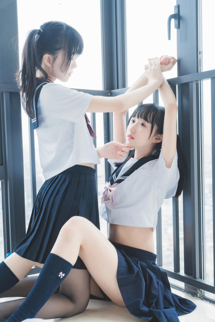 coser桜桃喵&木绵绵OwO她(制服×制服)写真套图[制服双子福利写真]插图5